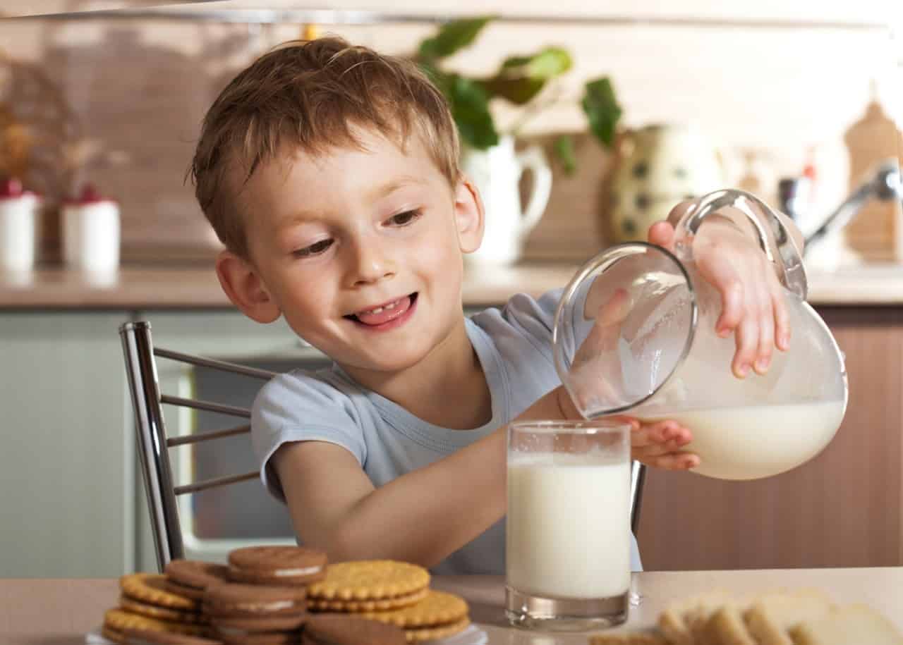 От астмы и аллергии защитит необработанное коровье молоко