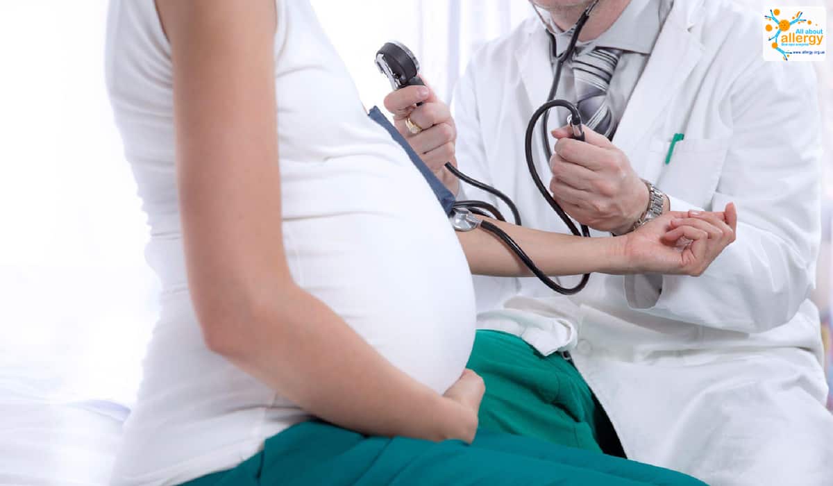 Почему во сне отекает лицо. 789. Почему во сне отекает лицо фото. Почему во сне отекает лицо-789. картинка Почему во сне отекает лицо. картинка 789. Среди поводов плохого утреннего настроения у женщин отёчность лица – одна из самых досадных. Смотришь в зеркало, и лучше бы не смотрела, не просыпалась, не была и такой и вообще. А если предстоит важное свидание или трудный рабочий день, в течение которого нужно выглядеть на все 100, ситуация становится еще более удручающей.