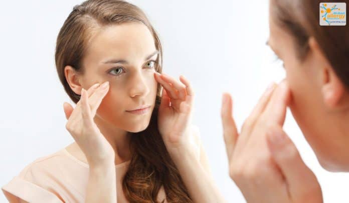 Почему во сне отекает лицо. facial swelling. Почему во сне отекает лицо фото. Почему во сне отекает лицо-facial swelling. картинка Почему во сне отекает лицо. картинка facial swelling. Среди поводов плохого утреннего настроения у женщин отёчность лица – одна из самых досадных. Смотришь в зеркало, и лучше бы не смотрела, не просыпалась, не была и такой и вообще. А если предстоит важное свидание или трудный рабочий день, в течение которого нужно выглядеть на все 100, ситуация становится еще более удручающей.